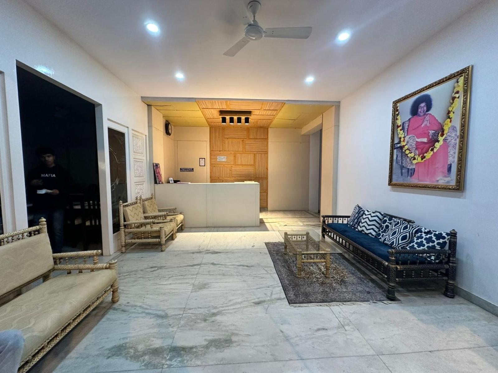 Hotel Sri Sathya Sai Bangalore Exterior photo