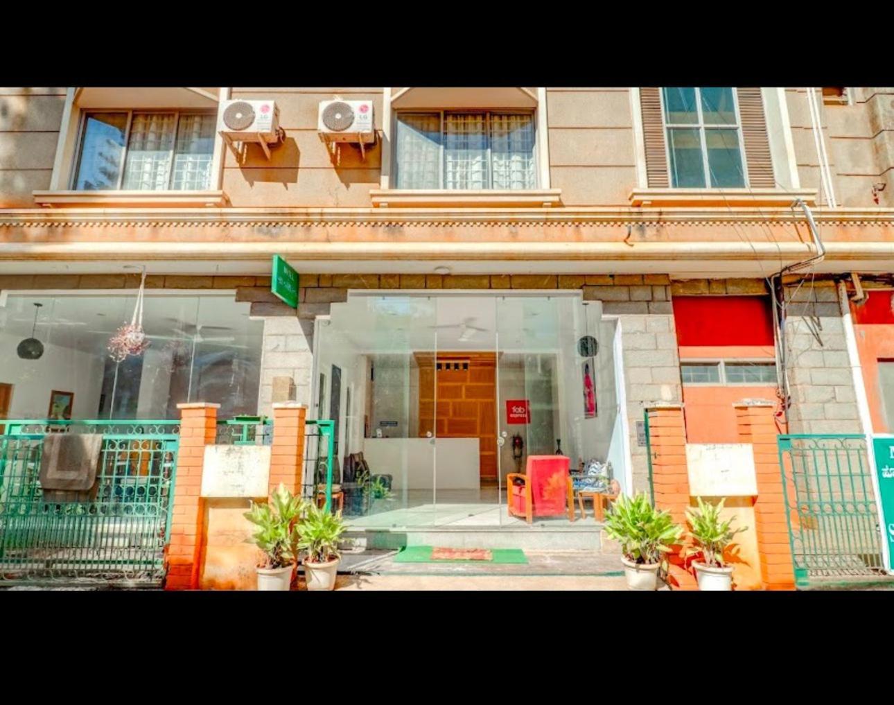 Hotel Sri Sathya Sai Bangalore Exterior photo